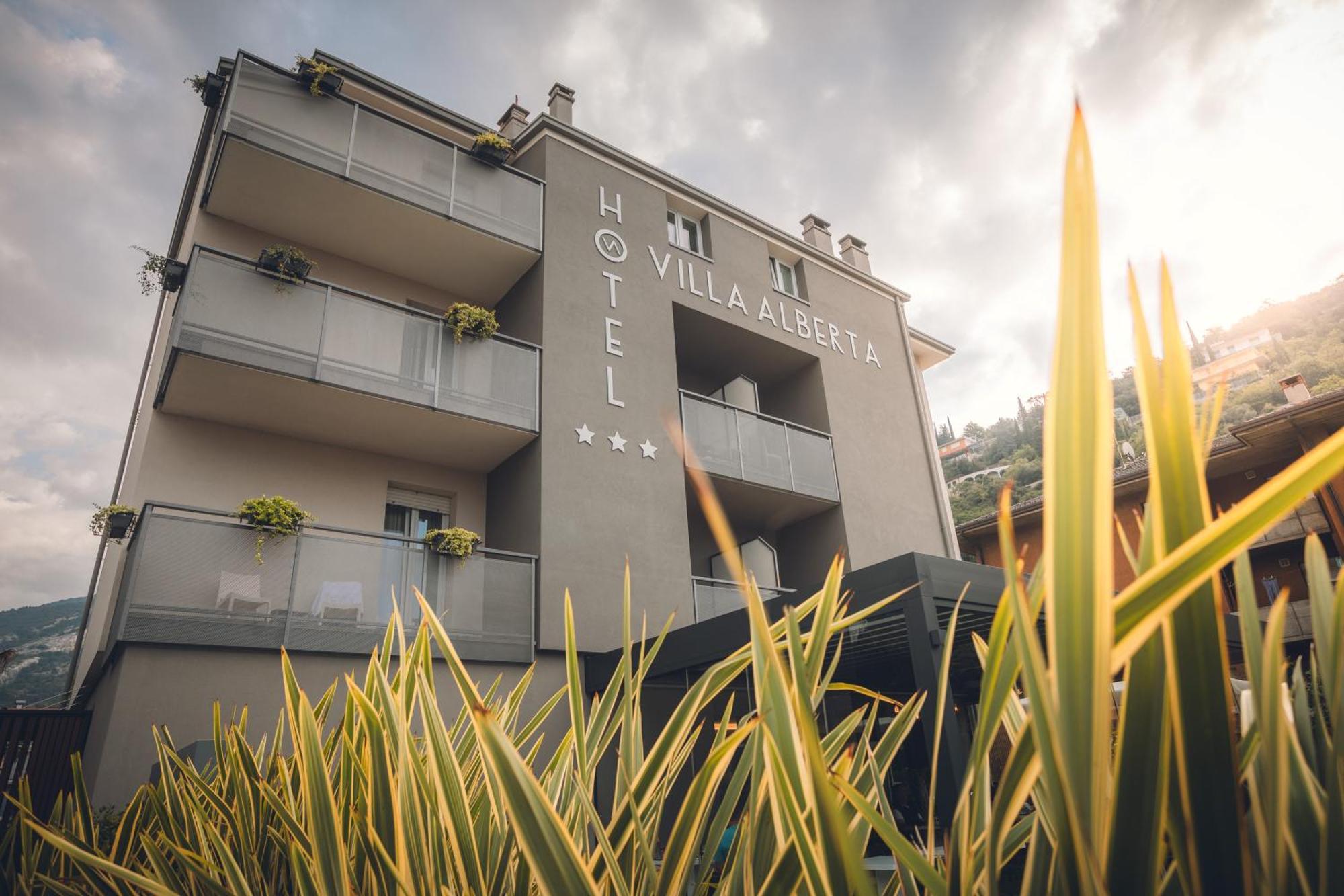 Hotel Villa Alberta Nago Εξωτερικό φωτογραφία
